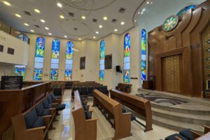 חלונות ויטראז' בבית כנסת באשדוד