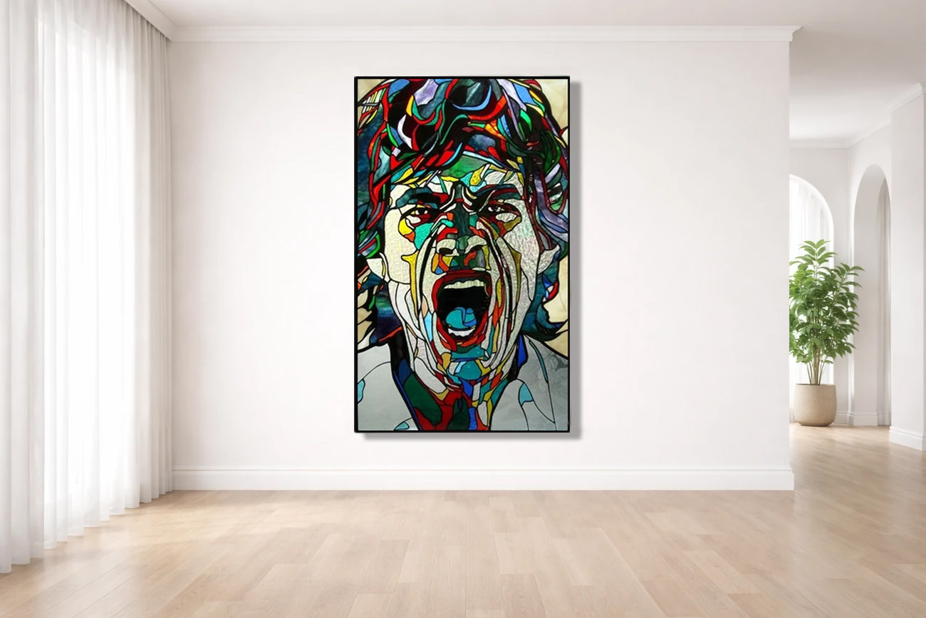 דיוקן ויטראז',מיק ג'אגר שר ברבגוניותו באנרגיה פורצת החוצה בסלון בבית כתצוגת יצירת אמנות