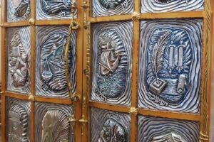 שתים עשר השבטים בבית כנסת מלון הרודס אילת באבן