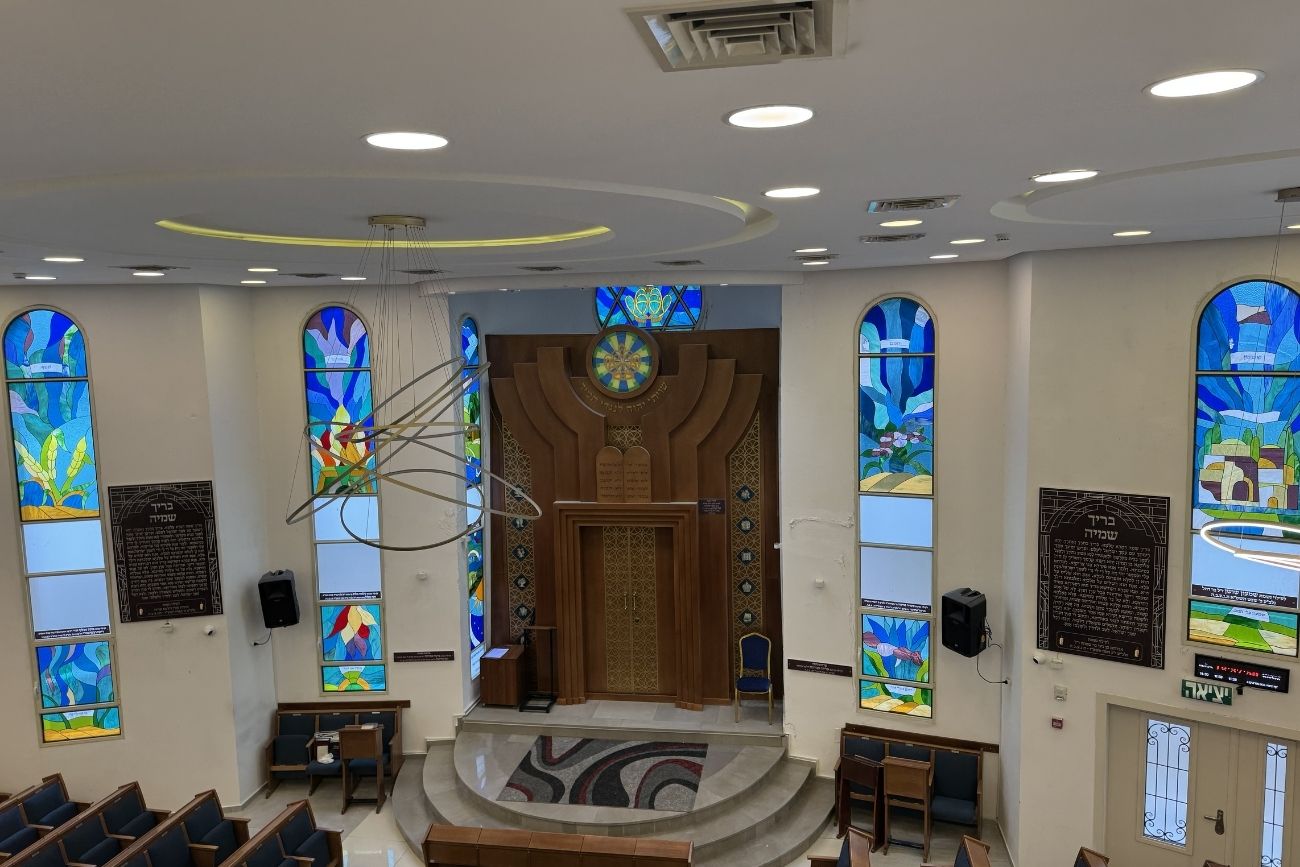 מבט מלמעלה בית כנסת באשדוד חלונות יוטראז'