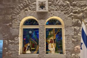 חלונות ויטראז' זכוכית מחוסמת תקנית, מוזיאון הידידות ירושליים