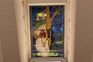 חלון ויטראז' מעוצב עץ עם פירות